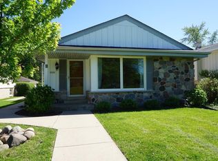 9909 W Congress St, Wauwatosa, WI 53225