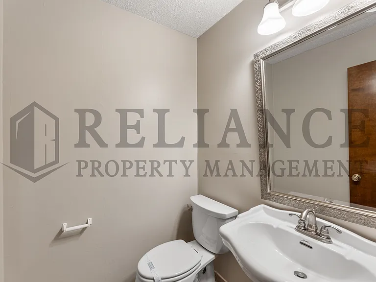 1111 E Redwood Rd — Photo 29