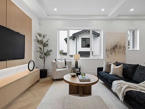 2nd image of 3637 E 46th Ave #2