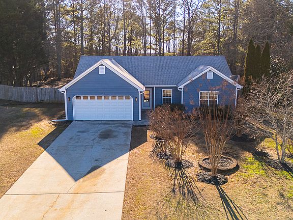 3rd image of 403 Briarwood Rd