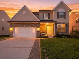 21222 Laurelwood Ct, Farmington, MI 48336