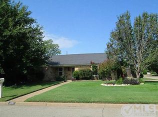 1607 Morningside Dr, Cleburne, TX 76033