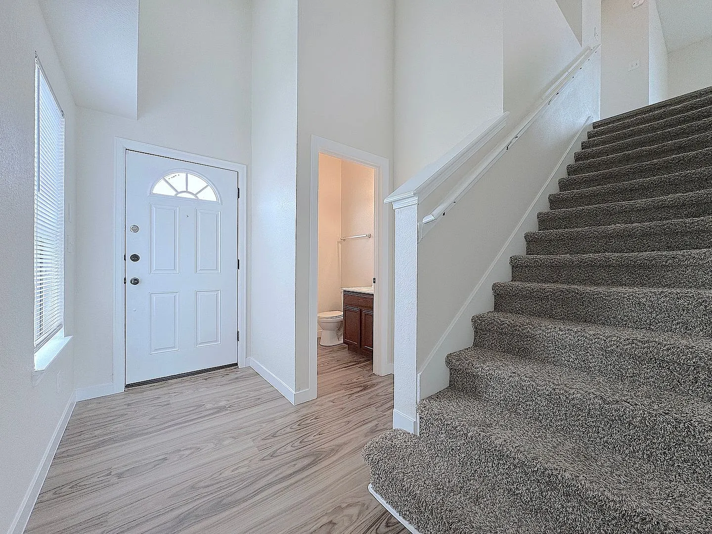 Northeast El Paso 3Bed/2.5Bath Refrig A/C plus Loft! — Photo 4