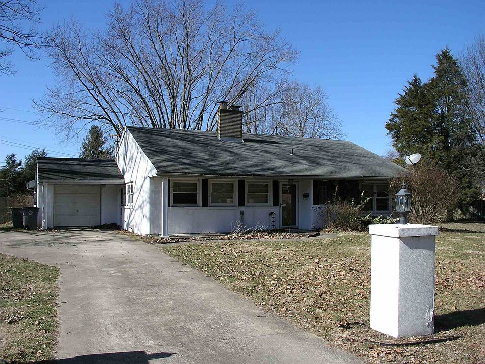 1st image of 723 Sweetbrier Ct