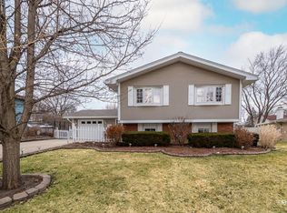 620 Baxter Ln, Hoffman Estates, IL 60169
