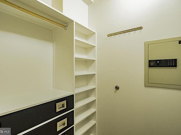 4th image of 880 N Pollard St APT 402