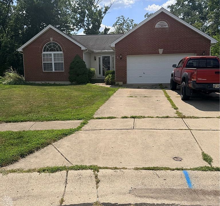 2nd image of 281 Clearbrook Dr