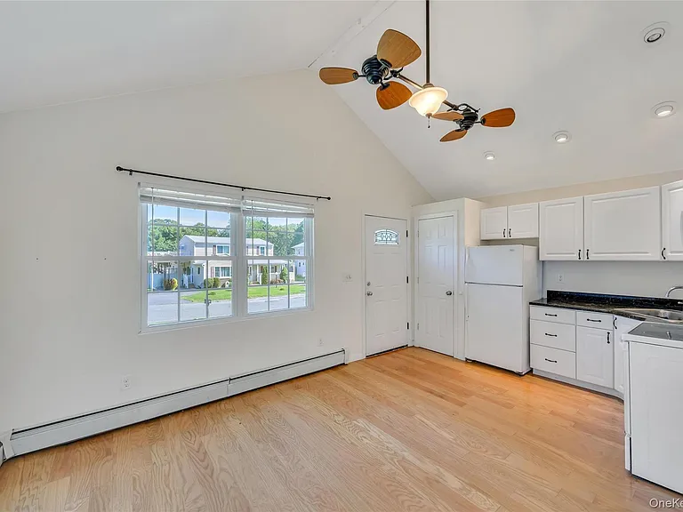 22 Maplewood Ave — Photo 18