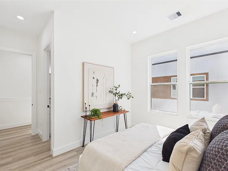 2421 Harrington St — Photo 43