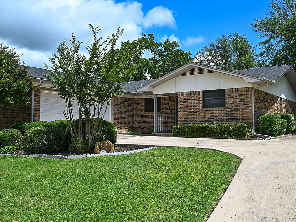 412 Half Moon Way