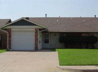 802 Swan Lake Rd, Edmond, OK 73003