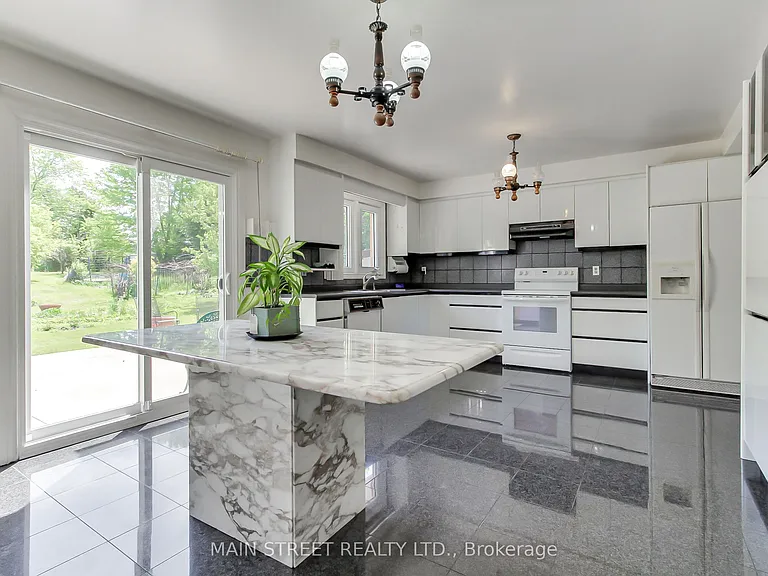 223 Burns Blvd — Photo 5