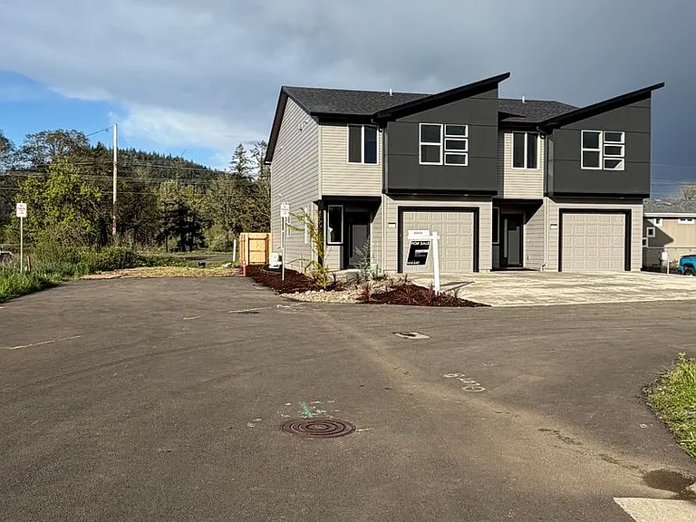 300 Seven Oaks Ln — Photo 46