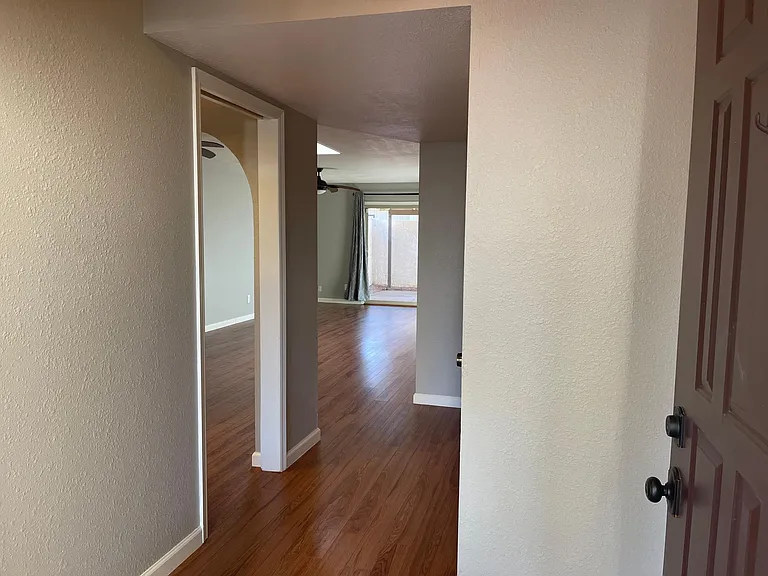 545 W Colgate Dr — Photo 4