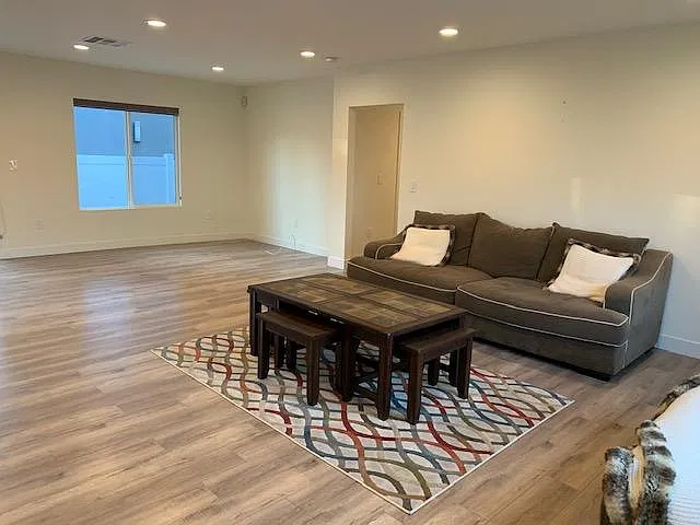 3 bed, 2.5 bath, 1612 sqft, $3,990 — Photo 4