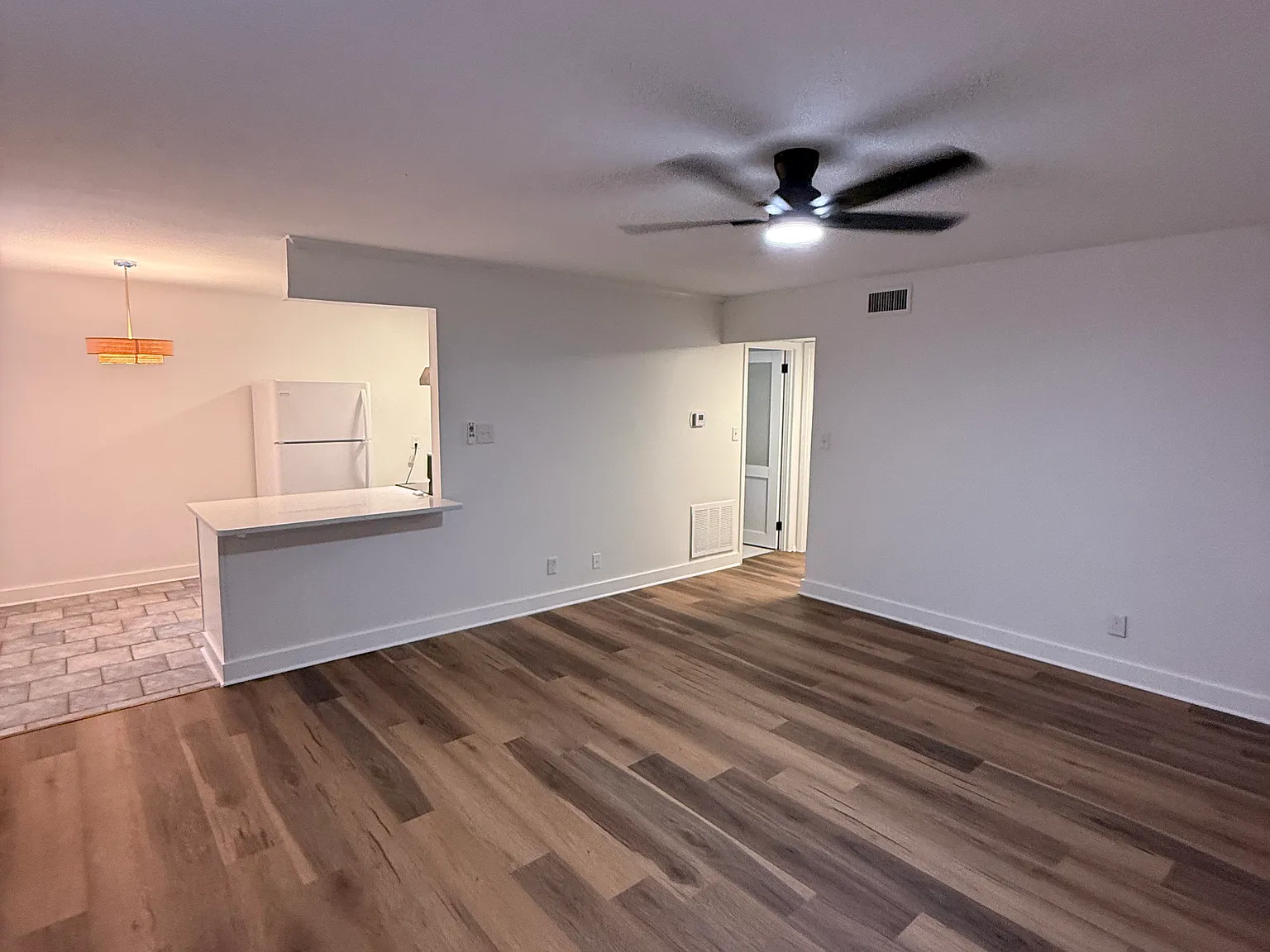 2 bed, 880 sqft, $1,100 — Photo 2