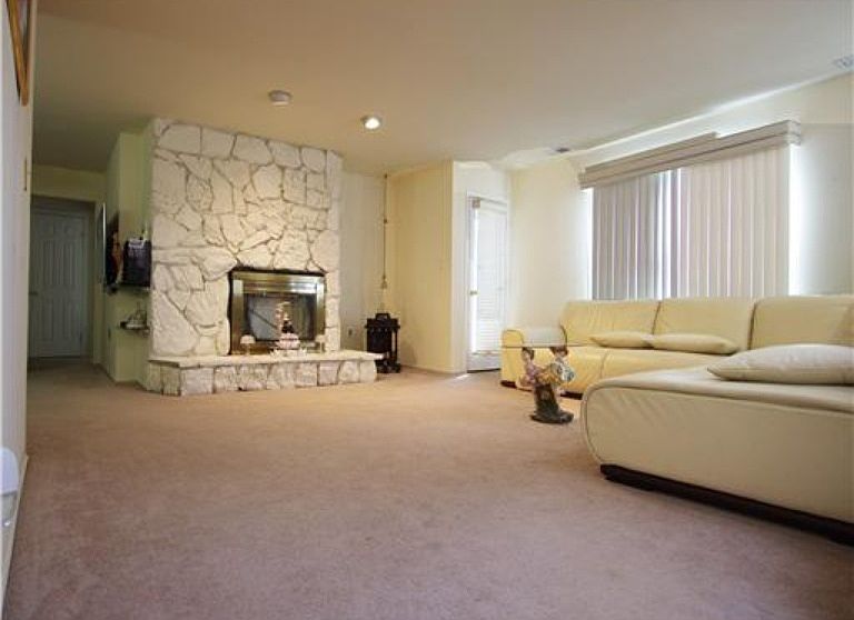 Living room with Fireplace