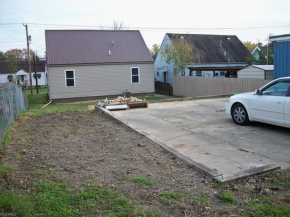 3rd image of 417 Camden Ave