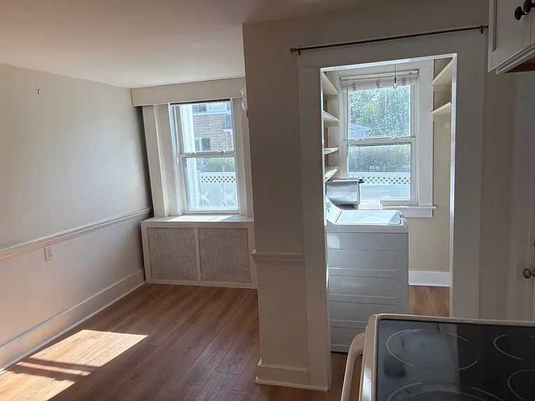 30 Whitman Ave — Photo 8