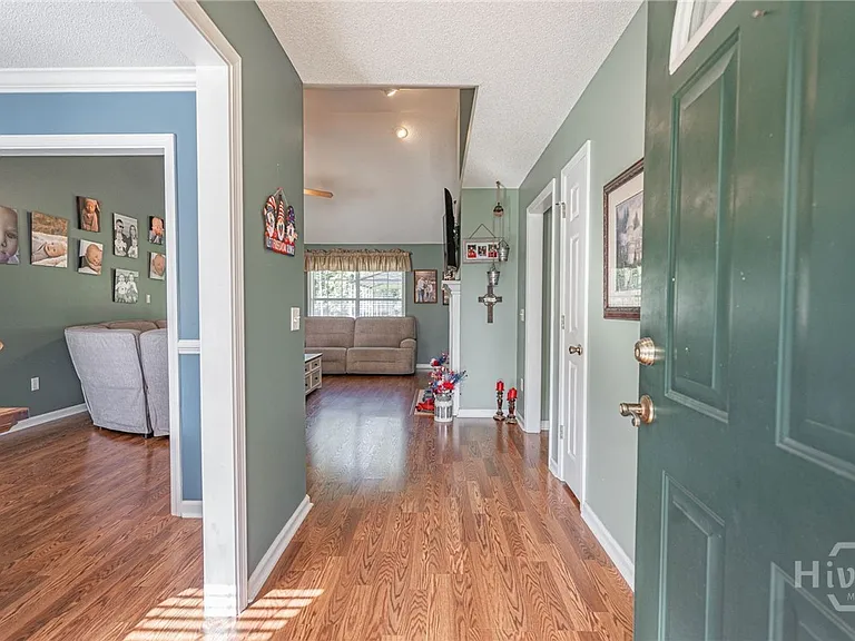 124 Jennifer Cir — Photo 3
