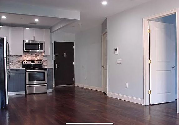 1st image of 2324 Broadway #1R