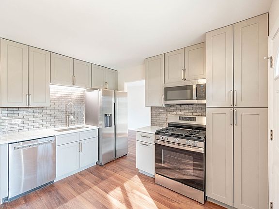 5th image of 22607 Mission Dr
