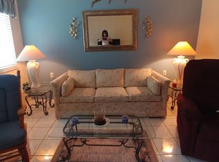 8221 112th St APT 105, Seminole, FL 33772