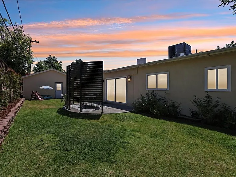 16729 Archwood St — Photo 31