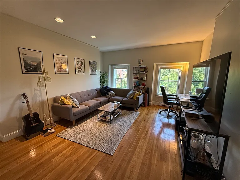 42 W Newton St #424 — Photo 2
