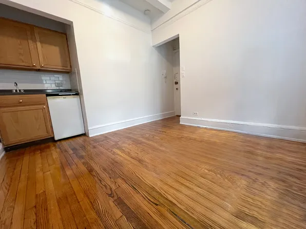 155 East 52nd Street image 1 of 2