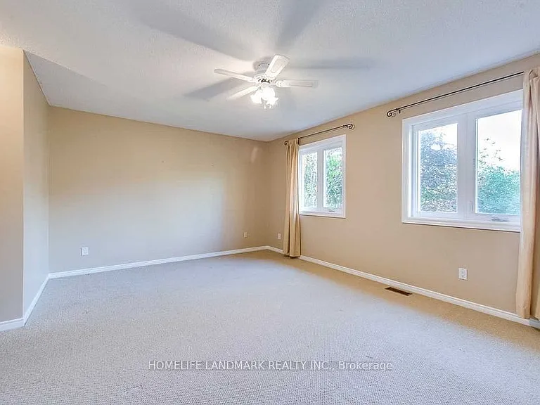 2319 Springfield Cres — Photo 8