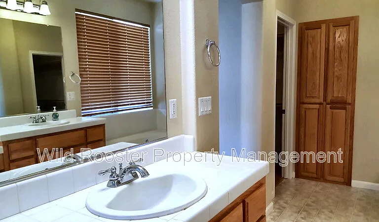 6624 Capwell Way — Photo 9