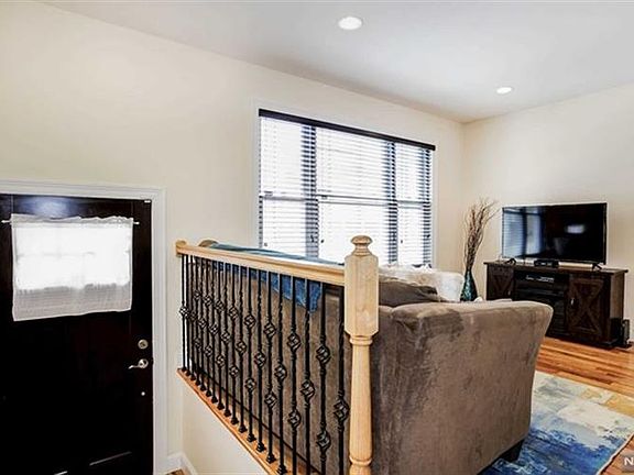 3rd image of 77 Westminster Pl #A