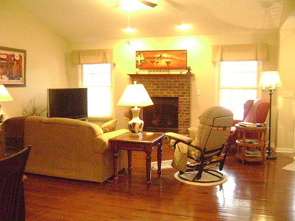 5th image of 272 Forest Hill Dr