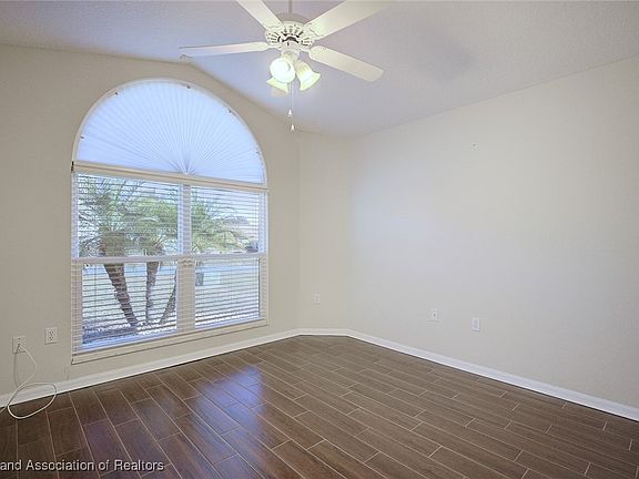 5th image of 713 Hunt Dr