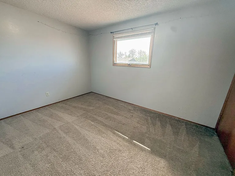 126 E Barker St — Photo 4