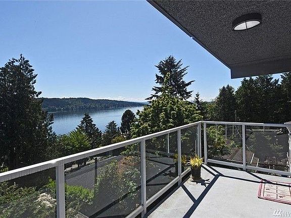 5th image of 3825 NE 155th Pl APT 306