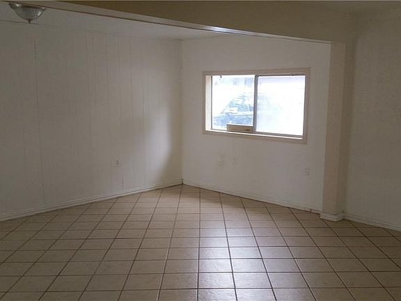 4th image of 4021 Robinhood Dr