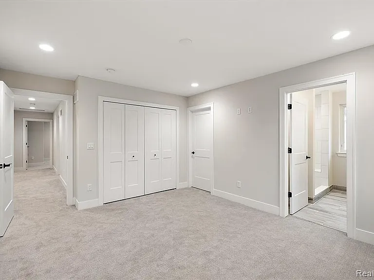 2921 Walsh Dr — Photo 31