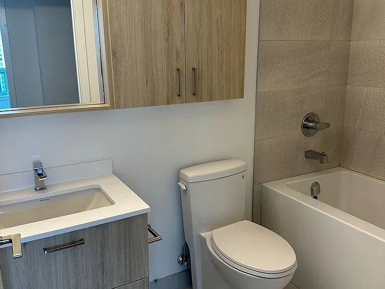 30 Upper Mall Way #906 — Photo 5