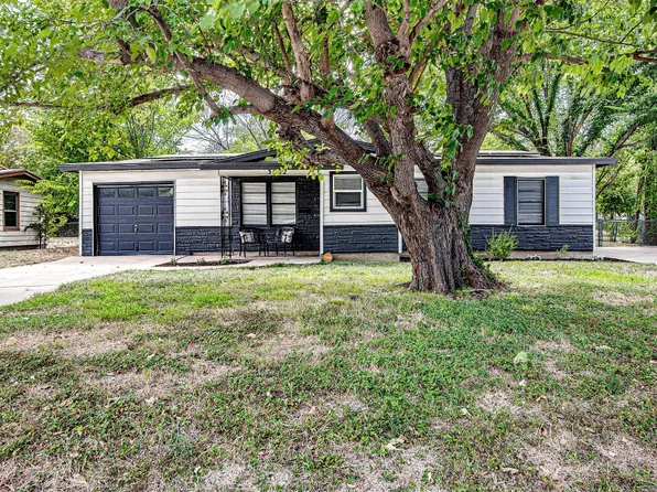 3632 Eastridge Dr, Haltom City, TX 76117