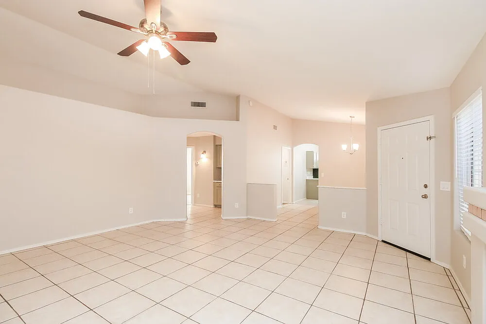 3 bed, 2.0 bath, 1641 sqft, $2,395 — Photo 4