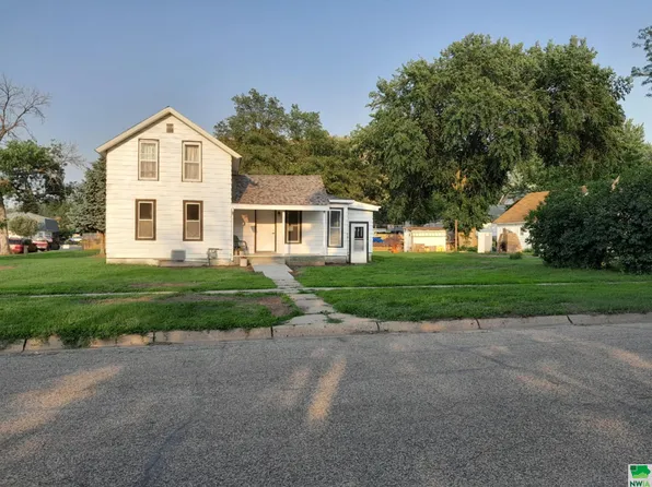 200 S 2nd St, Akron, IA 51001