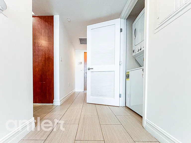 1241 S Sherbourne Dr #GPH4 — Photo 12