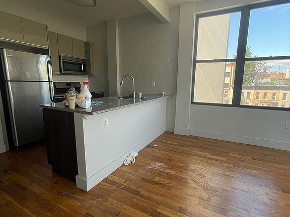 2nd image of 41 Kosciusko St #515