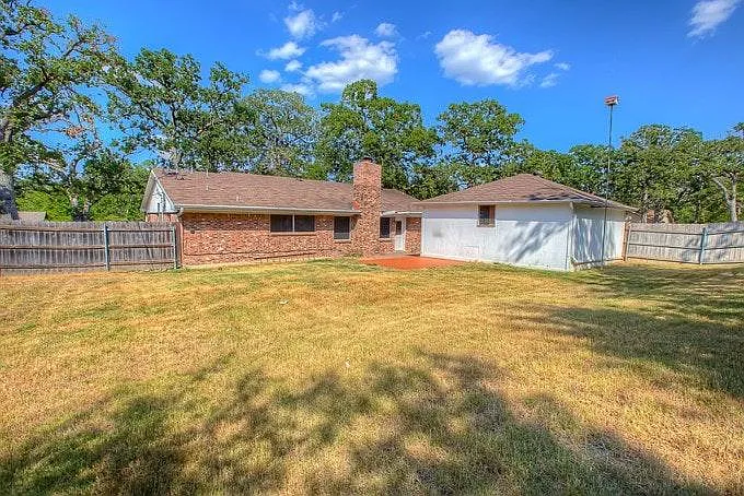Building Photo - 1222 Merry Oaks Dr