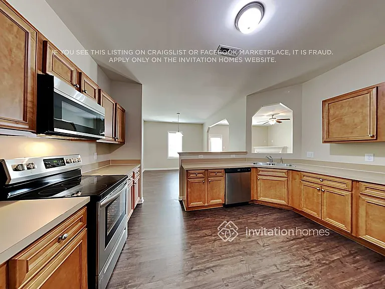 711 Alberta Ct — Photo 8