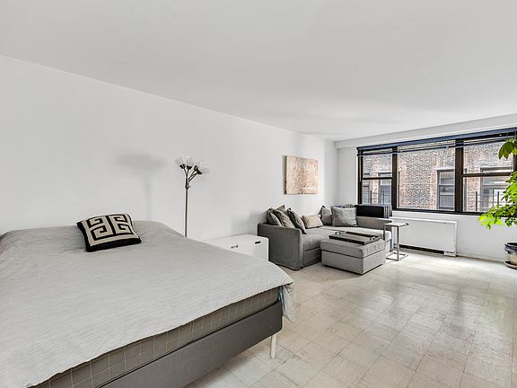 3rd image of 7 E 14th St APT 822