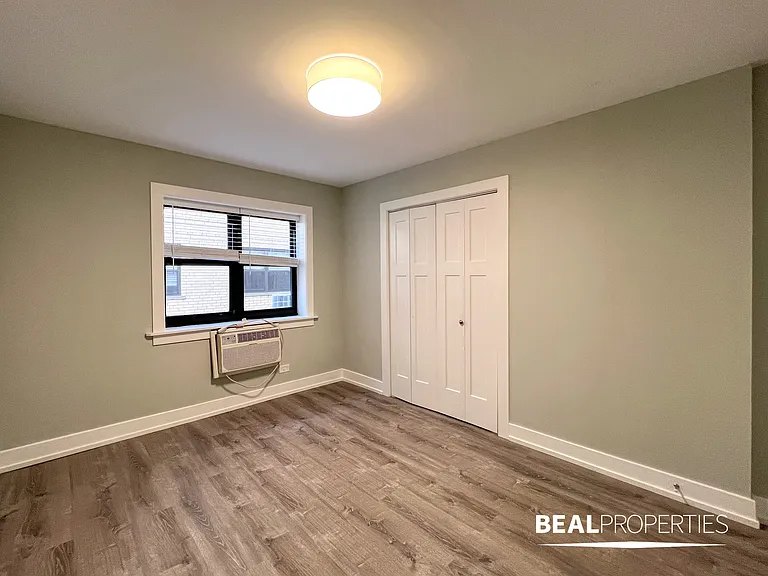 445 W Barry — Photo 81