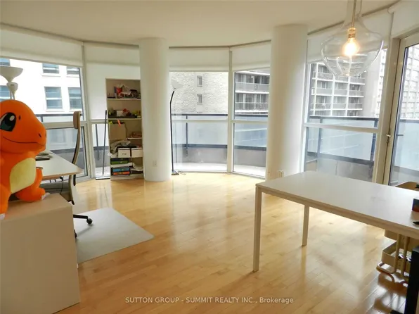 21 Carlton St #705, Toronto, ON M5B 1L3